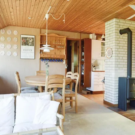 Three-bedroom Holiday In Farso Feriehus Sundsore
